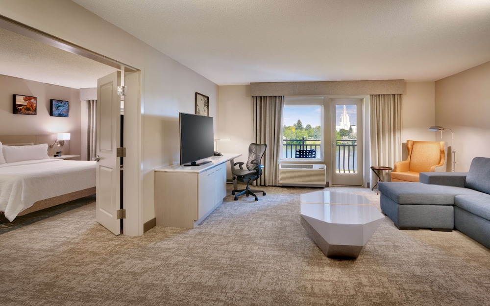 King Riverview Suite - Photo 1