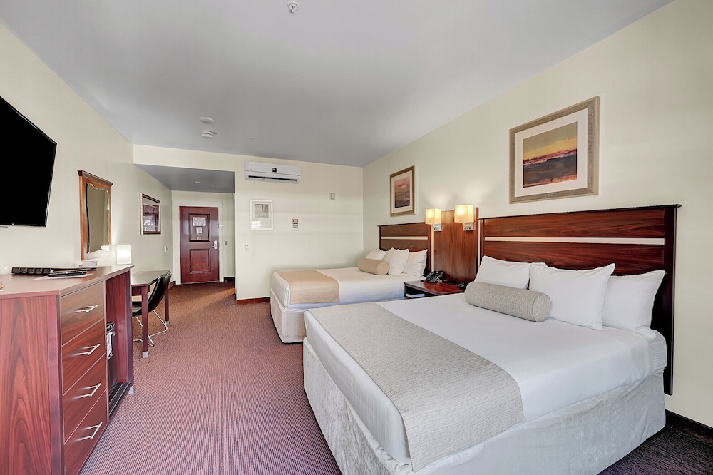 Standard Double Room, 2 Queen Beds, Accessible photo 2