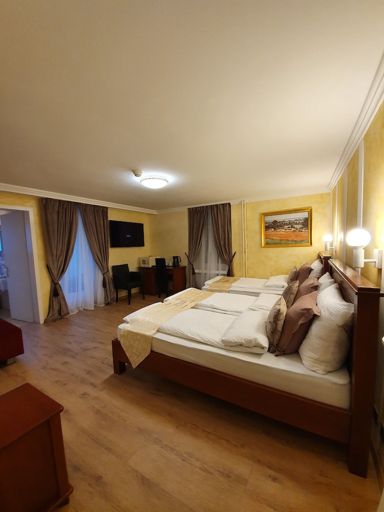 Standard Triple Room - Photo 11
