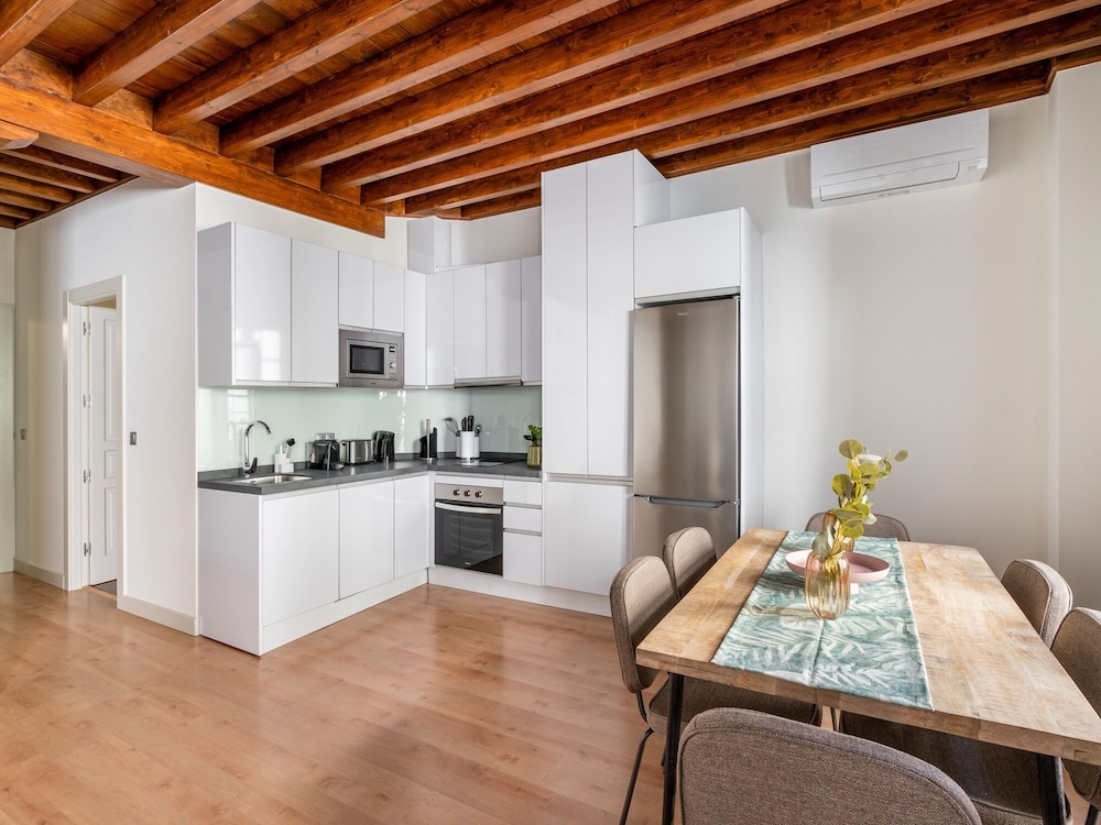 Two-Bedroom Apartment with Balcony - Photo 11