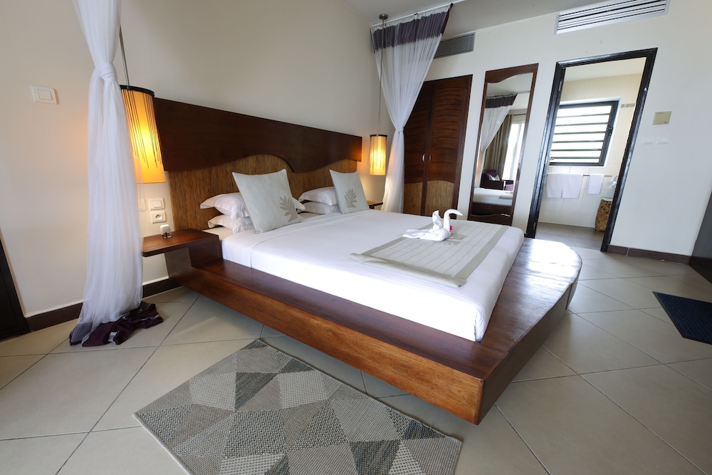 Superior Room, 1 King Bed, Balcony, Ocean View photo 3