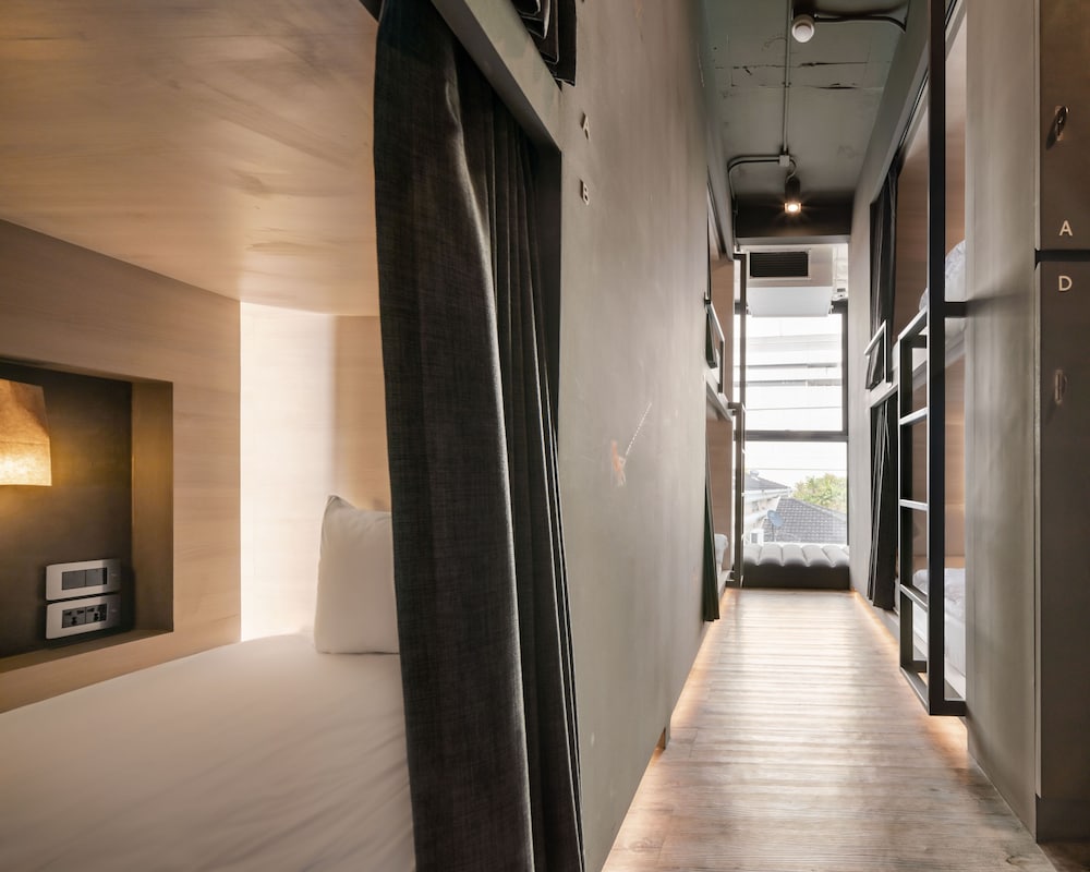 Entire Dormitory, 6 Beds, Shared Bathroom photo 1