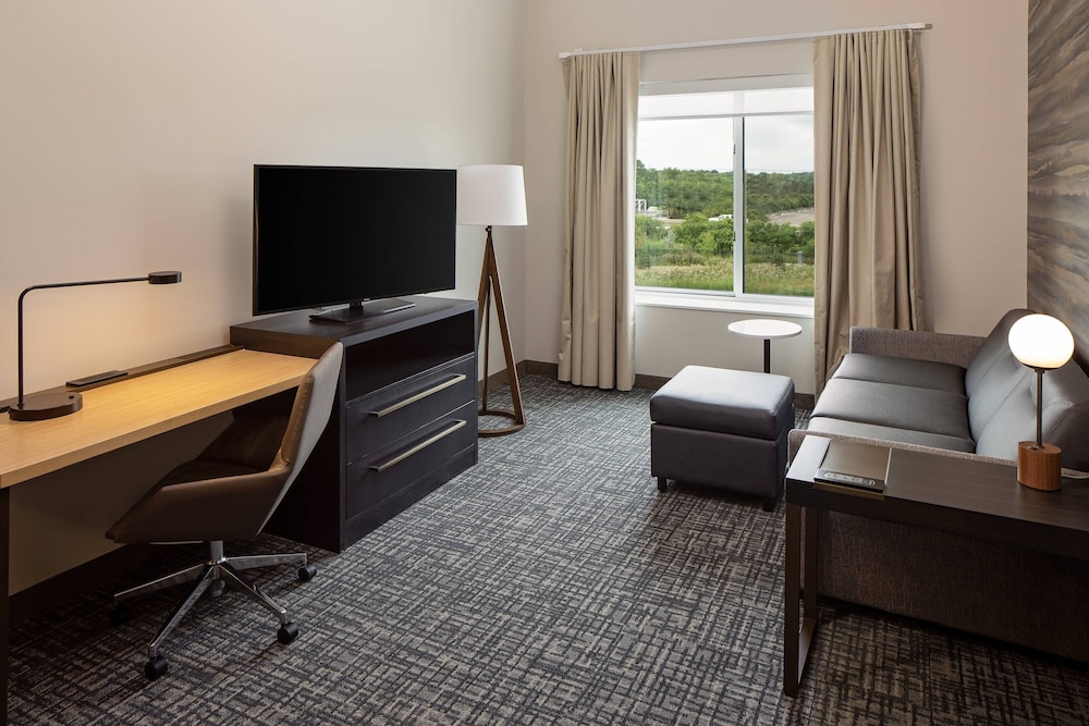 Suite, 1 Bedroom - Photo 6