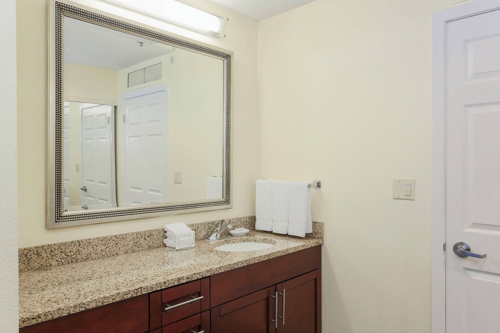 Suite, 1 Bedroom - Photo 6