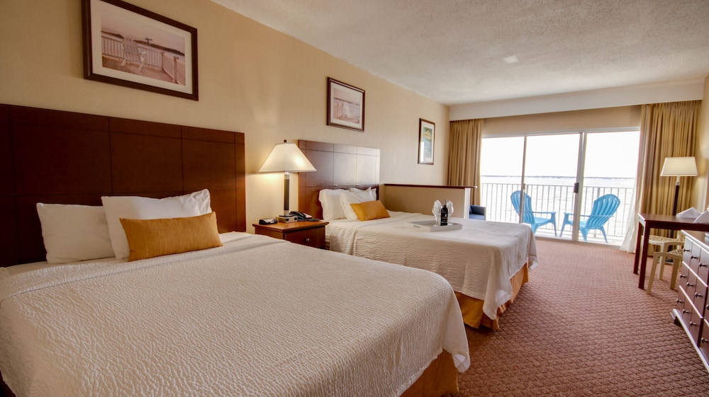 South Building - Deluxe Efficiency, Bay View, 2 Queen Beds & Sofa photo 1