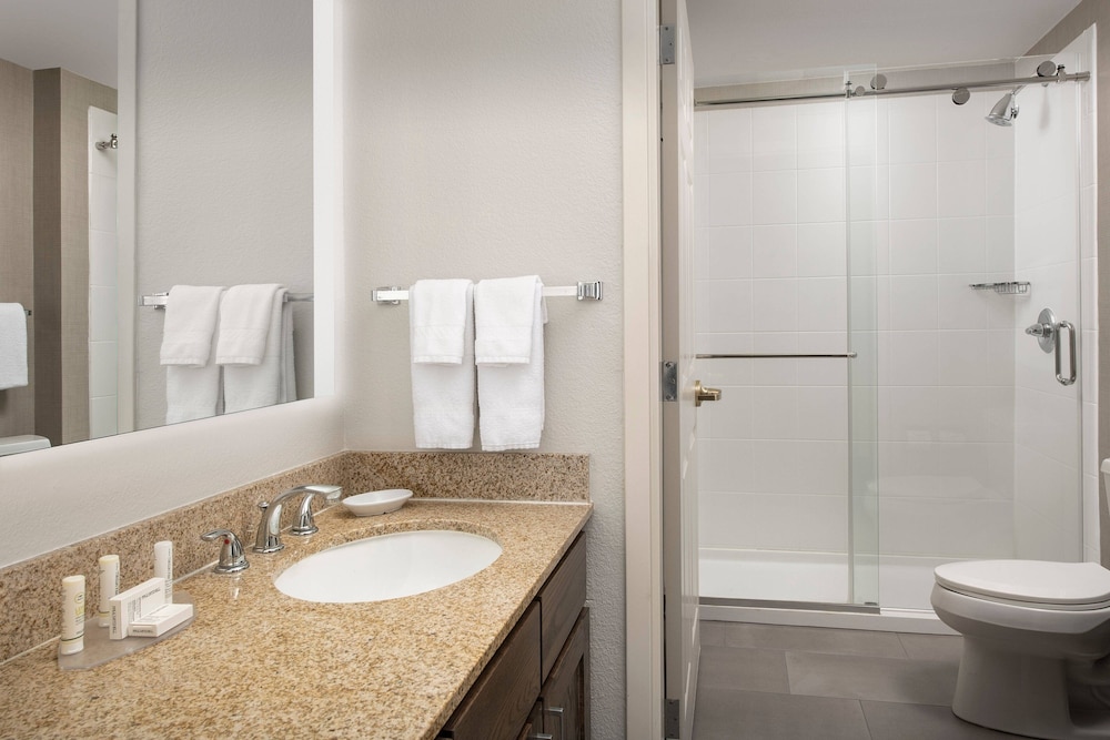 Suite, 2 Bedrooms, Fireplace - Photo 4