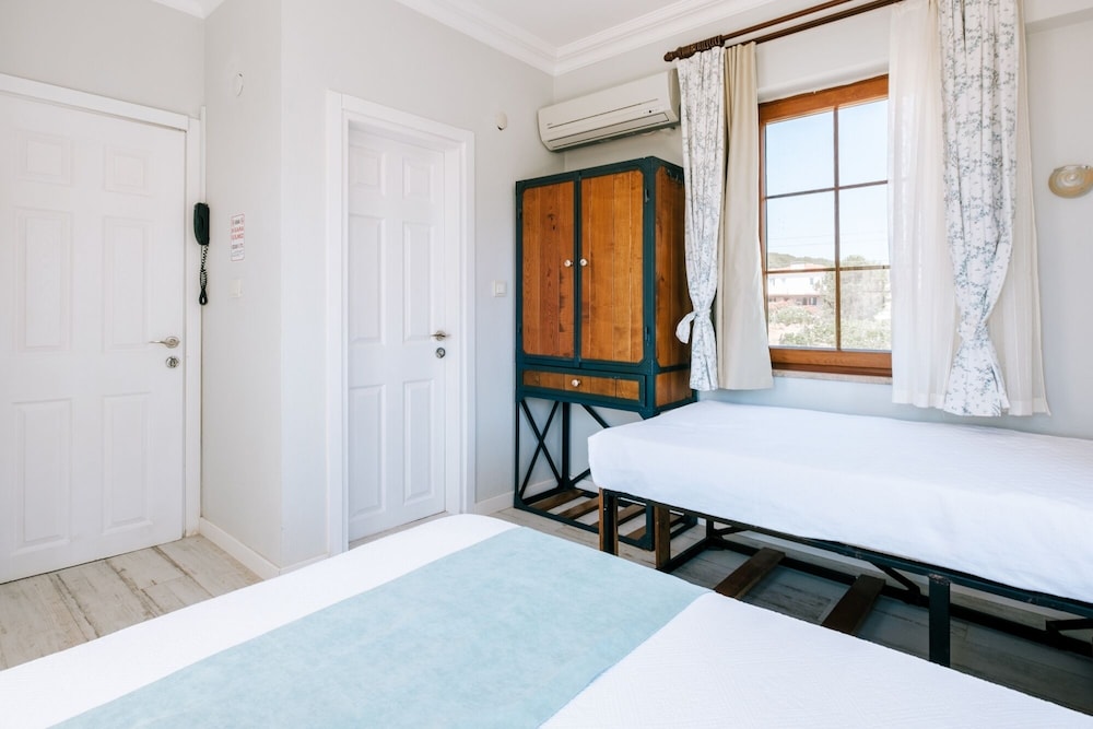 Basic Triple Room photo 2