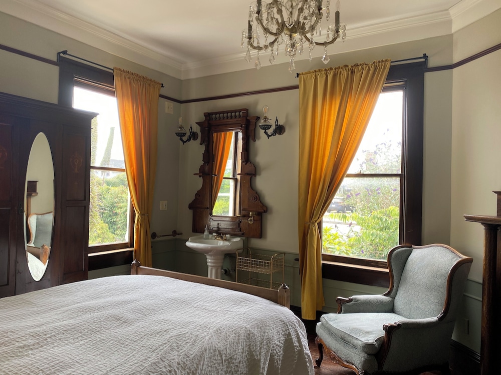 Romantic Room, 1 Queen Bed, Garden View (Not Pet Friendly)
