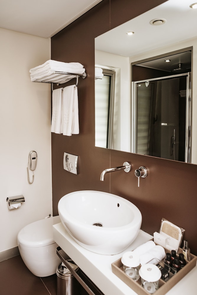 Superior Triple Room, Garden View photo 2
