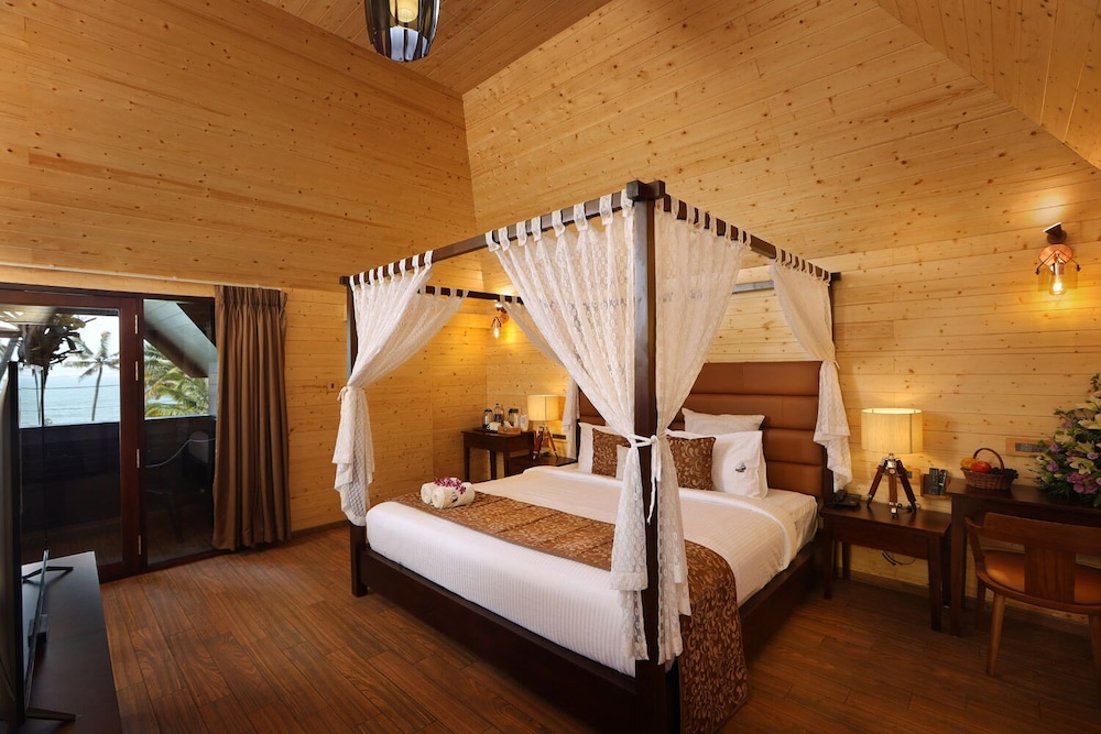 Superior Room, Lake View
