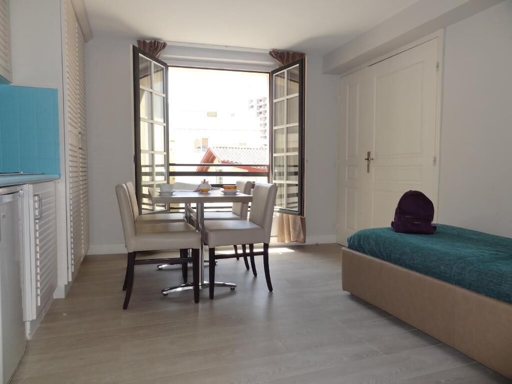 Apartment - Photo 2