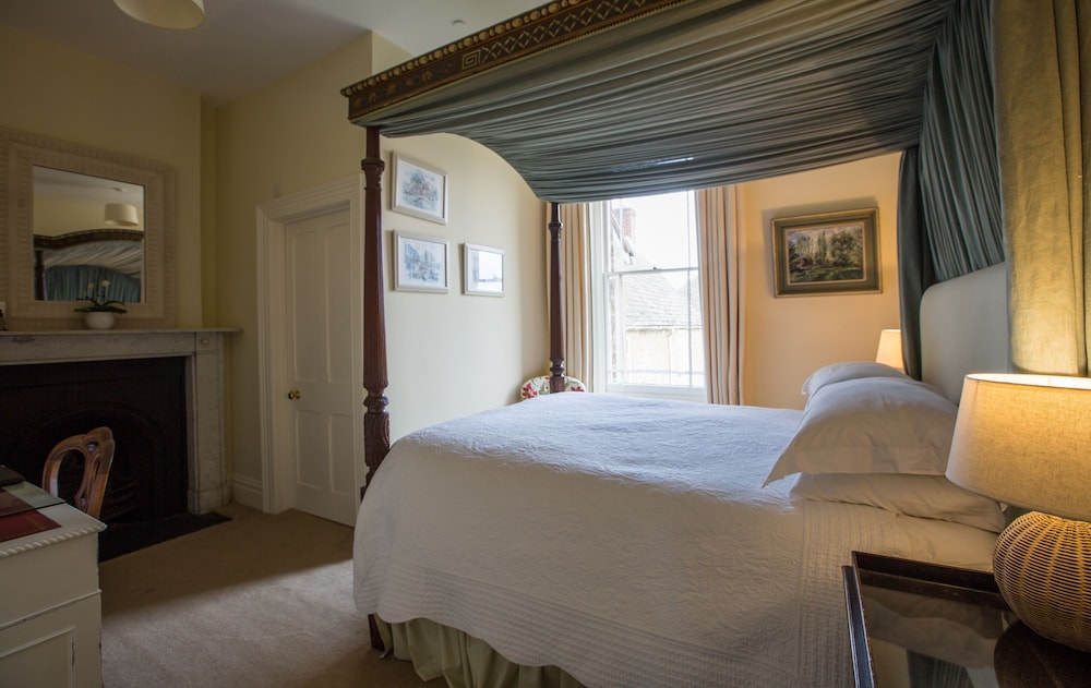 Double Room, Ensuite (Barbury Down Four Poster Bed) photo 1
