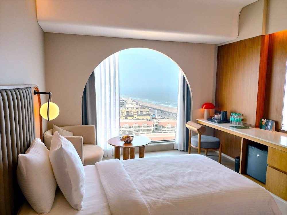 Deluxe Double Room, Partial Sea View photo 1