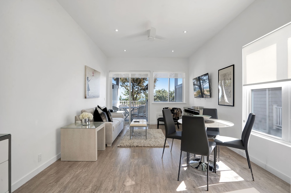 Lower 1 bedroom Ocean View ST