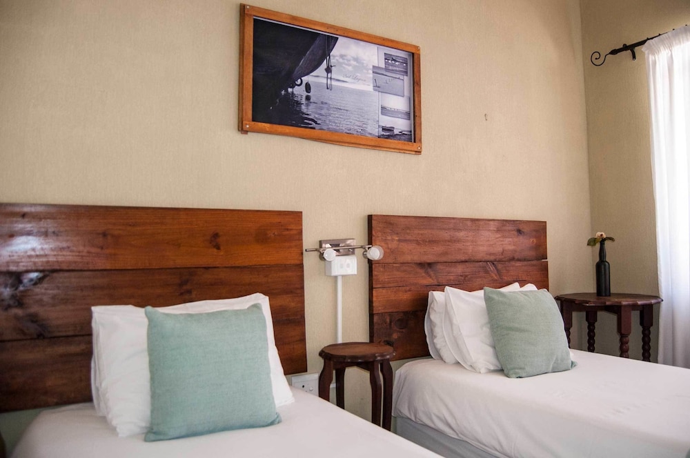 Standard Twin Room photo 3
