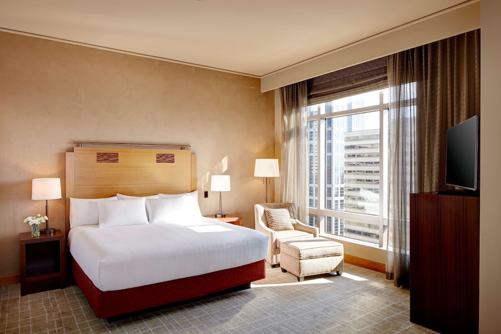 Suite, 1 King Bed (Emerald Suite)