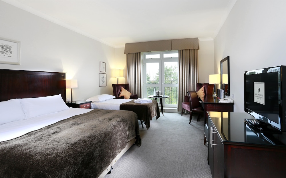 Deluxe Room, 1 King Bed (Super Deluxe King) - Photo 1