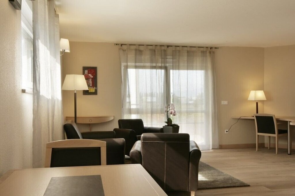 Classic Apartment photo 3