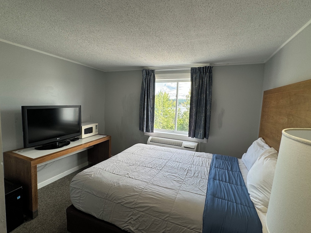 Standard Room, 1 Queen Bed, Lake View photo 1