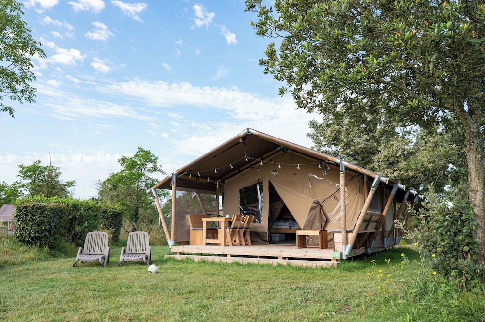 Tent (Safari (Rouget)) photo 1