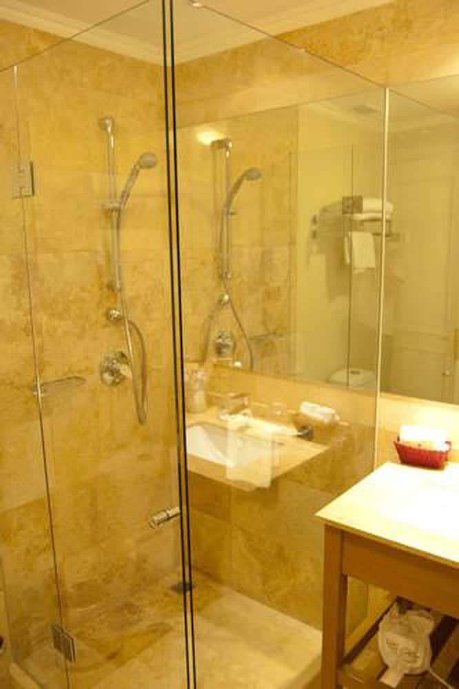 Deluxe Double Room - Photo 10