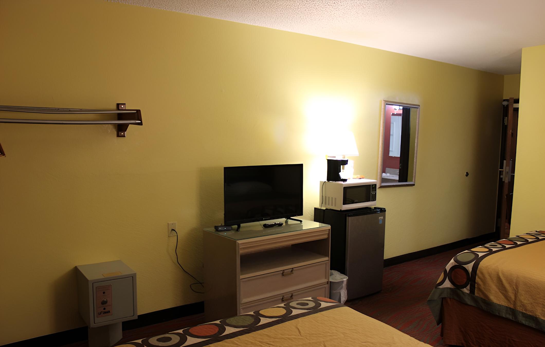 Standard Room, 1 King Bed photo 2