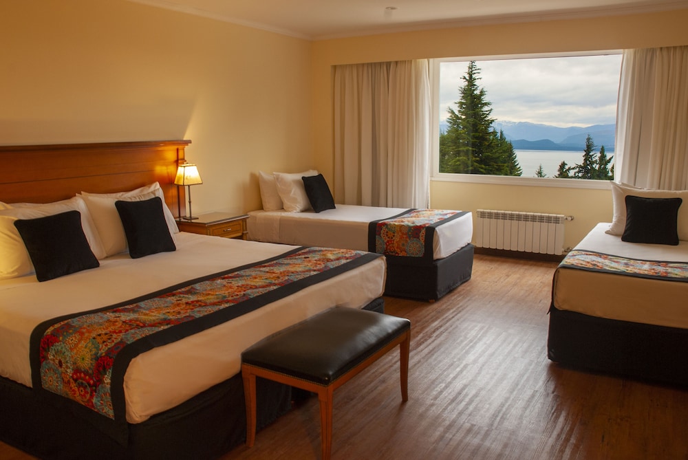 Superior Quadruple Room, Lake View photo 1