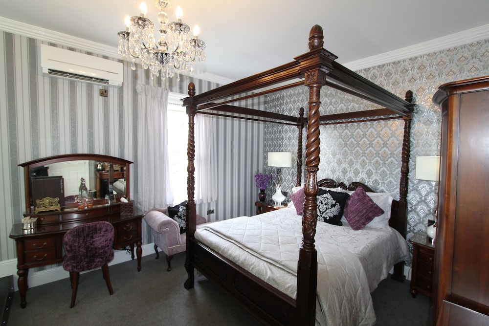 Luxury Double Room, Ensuite (Four Poster Queen Anne) photo 1