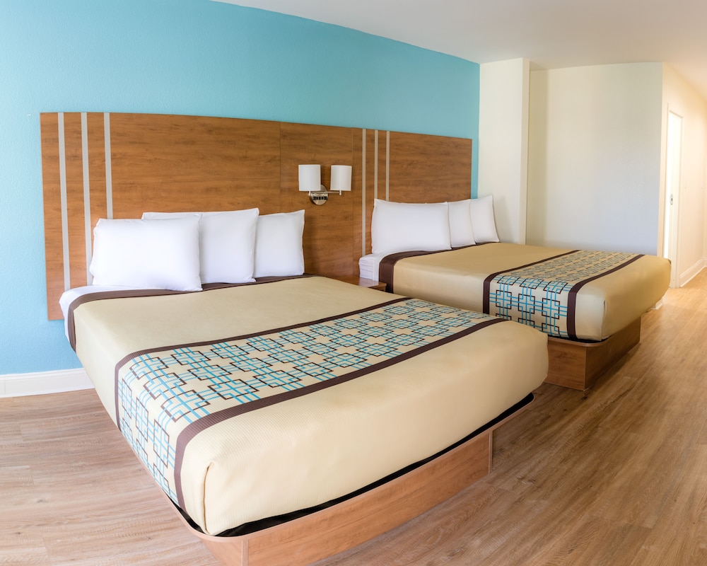 Deluxe Room, 2 Queen Beds, Kitchenette - Photo 1