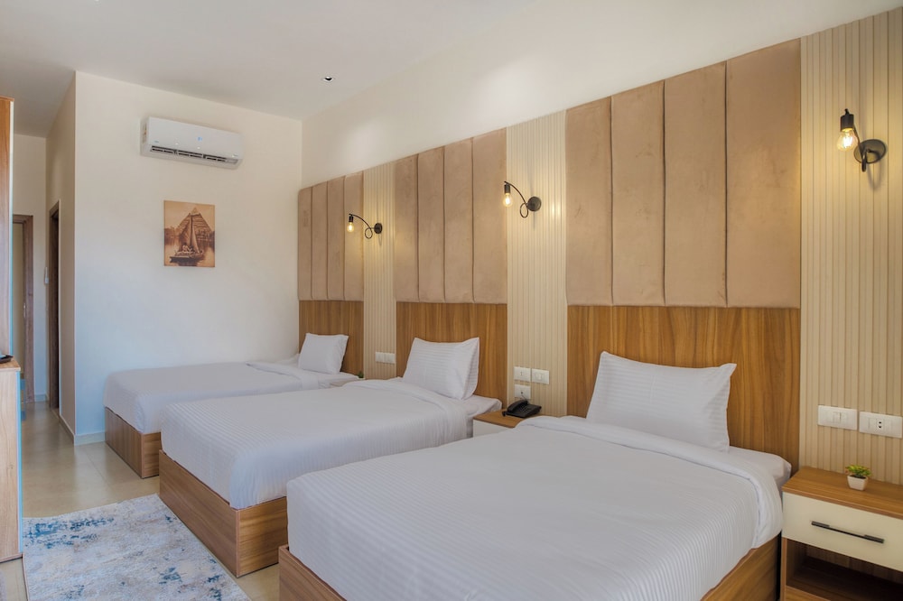 Standard Triple Room, Mountain View photo 2