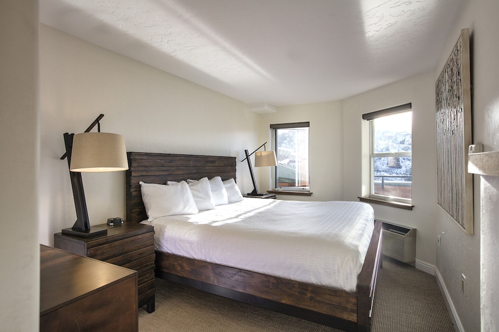 Suite, 2 Bedrooms photo 2