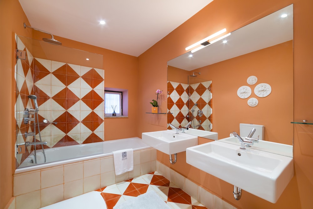 Suite (Manor House) photo 2