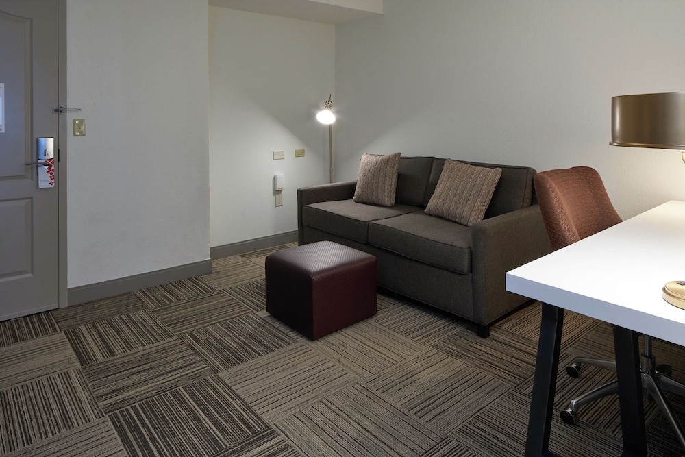 Junior Suite, 1 Queen Bed, Accessible, Bathtub (Hearing) - Photo 1