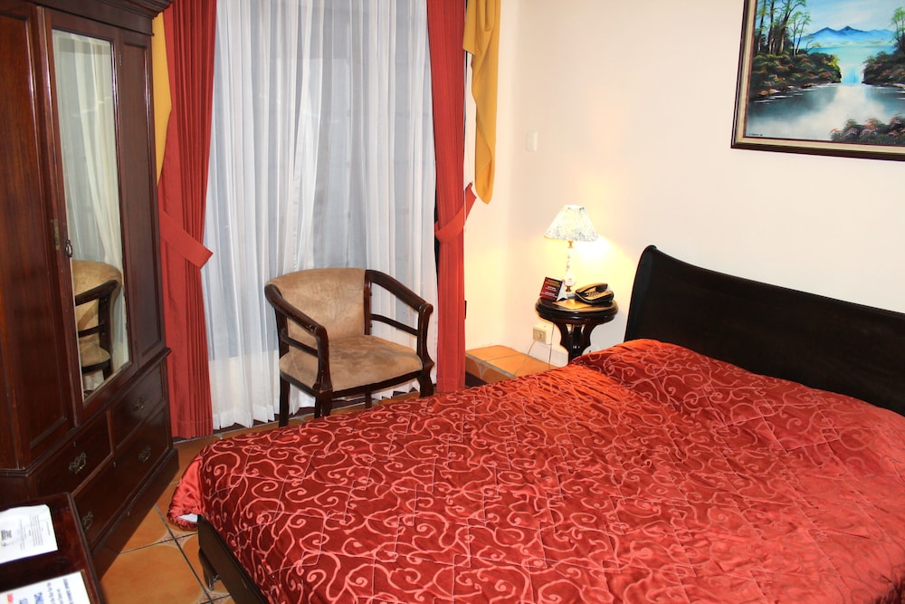 Standard Room, 1 Queen Bed - Courtyard Wing or Club House Wing photo 3