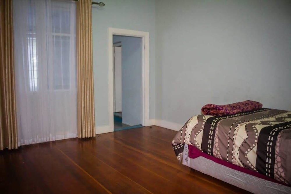 City House, 3 Bedrooms photo 3