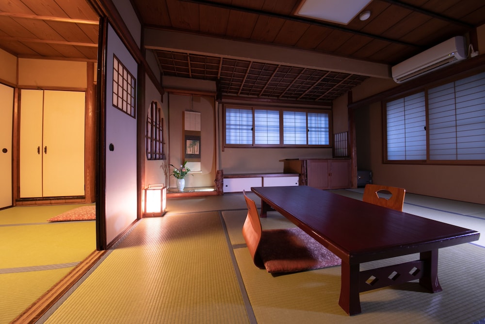 Standard Japanese Style Room for 4-6 Guests, No private bathroom, Non Smoking photo 2