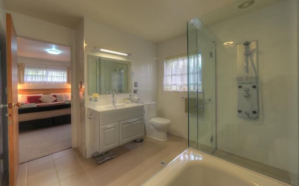 Executive Cottage 2 Bedrooms, 2 Bathrooms with Car photo 1