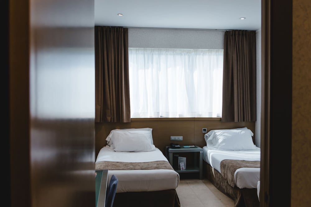 Triple Room, 3 Twin Beds (2 adults + 1 Child)