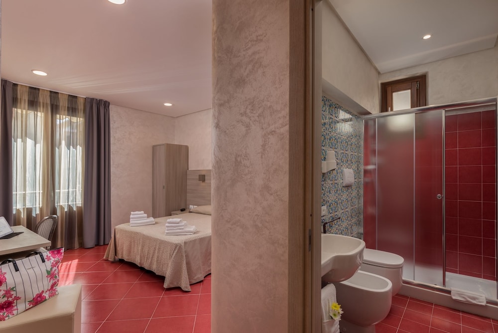 Economy Double Room, Ground Floor photo 3