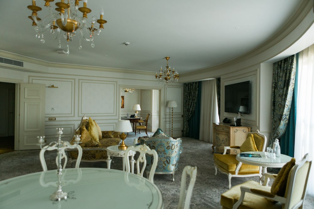 Exclusive Suite, 1 King Bed photo 3