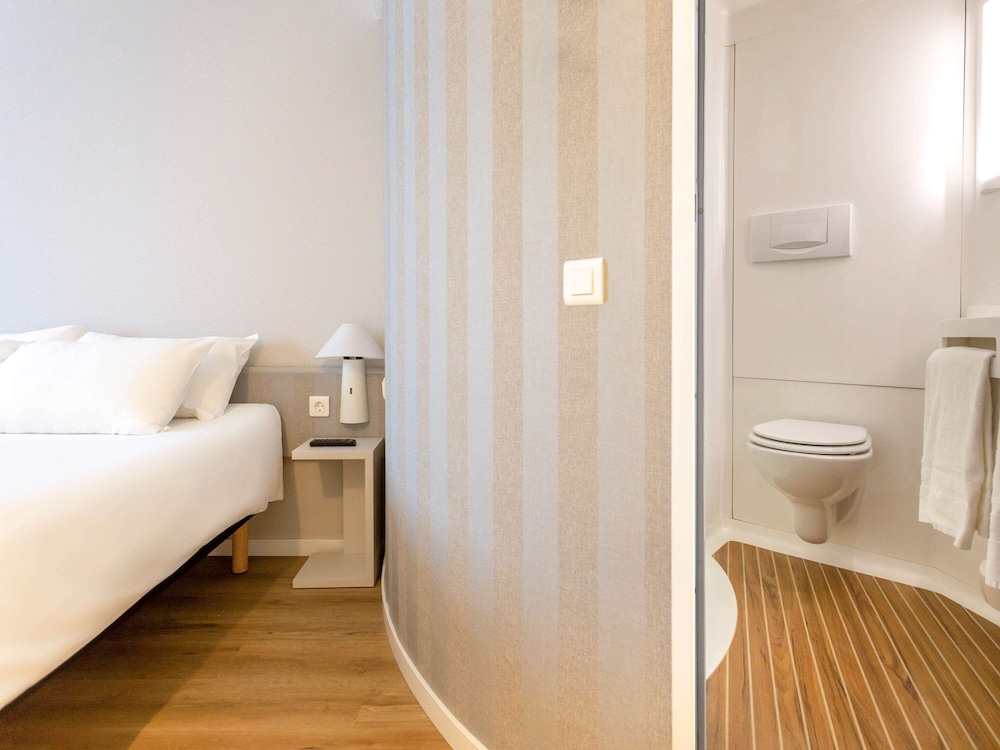 Comfort Room, 1 Double Bed - Photo 3