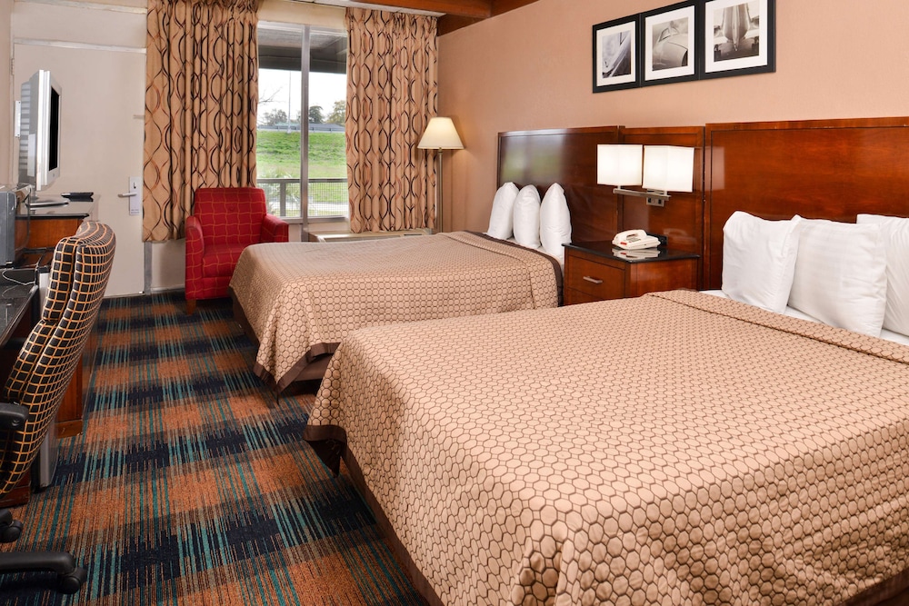 Room, 2 Double Beds, Smoking photo 3