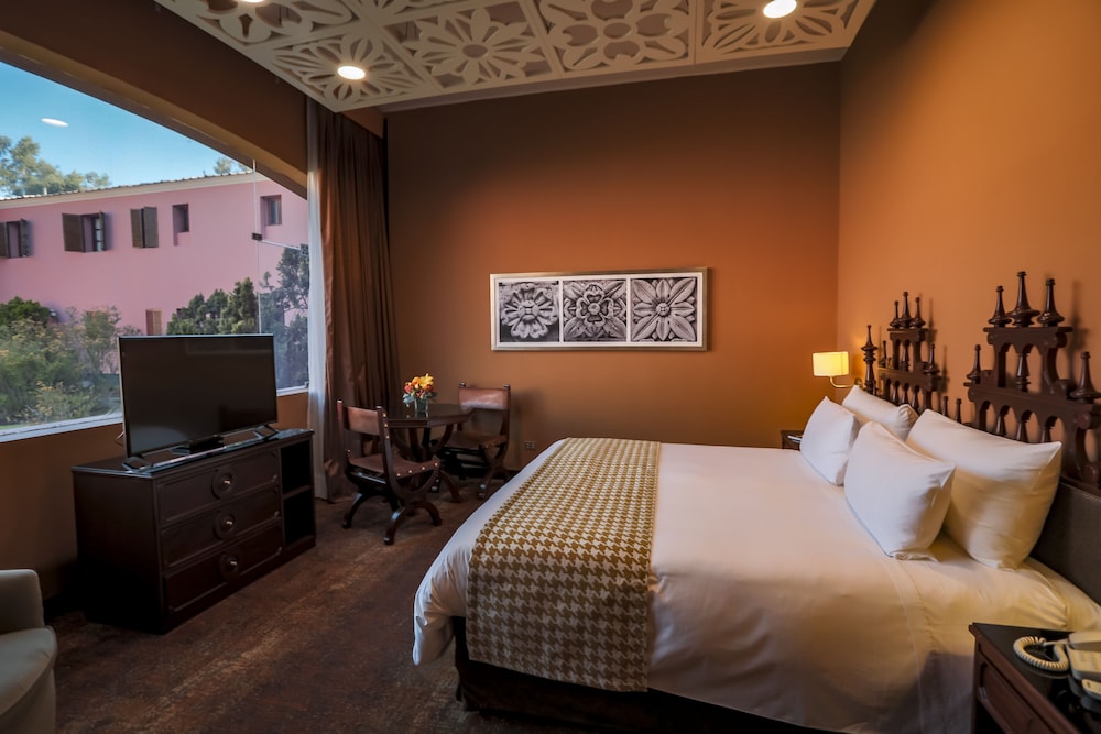 Premier Room, 1 King Bed, Non Smoking, Garden View - Photo 1