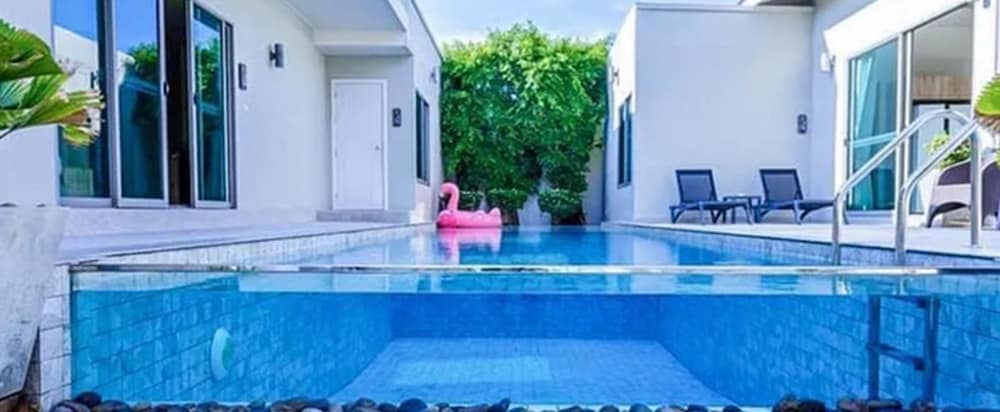 4-Bedroom Villa with Private Pool photo 2