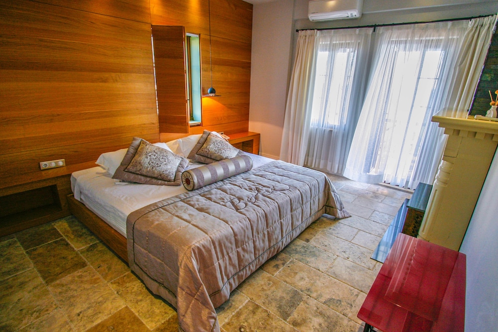 Panoramic Suite, 1 King Bed with Sofa bed, Fireplace, Sea View