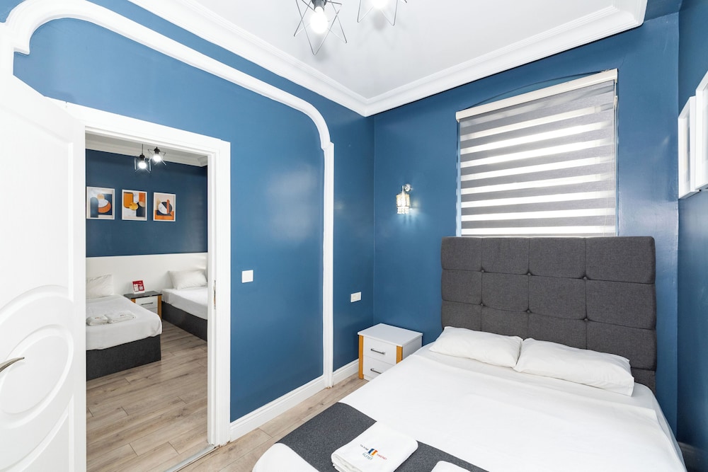 M) Two Bedroom Apartment photo 3