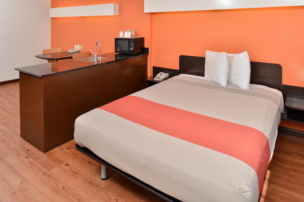 Deluxe Suite, 2 Queen Beds, Non Smoking - Photo 4