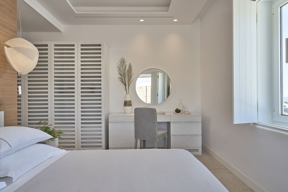 Panoramic Double Sea View Room with Outdoor Jacuzzi - Photo 4