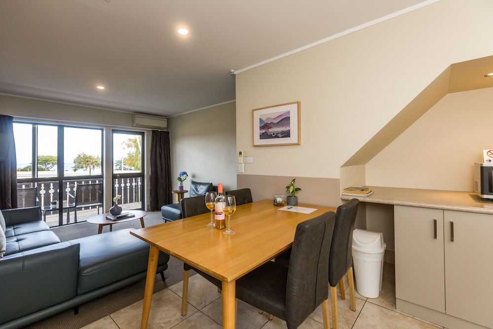 Premier Apartment, 2 Bedrooms, Non Smoking, Lake View photo 2