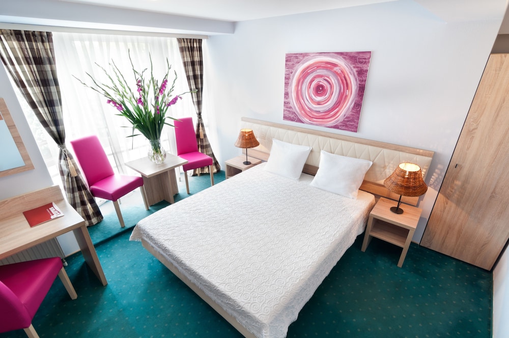 Standard Double or Twin Room - Photo 7